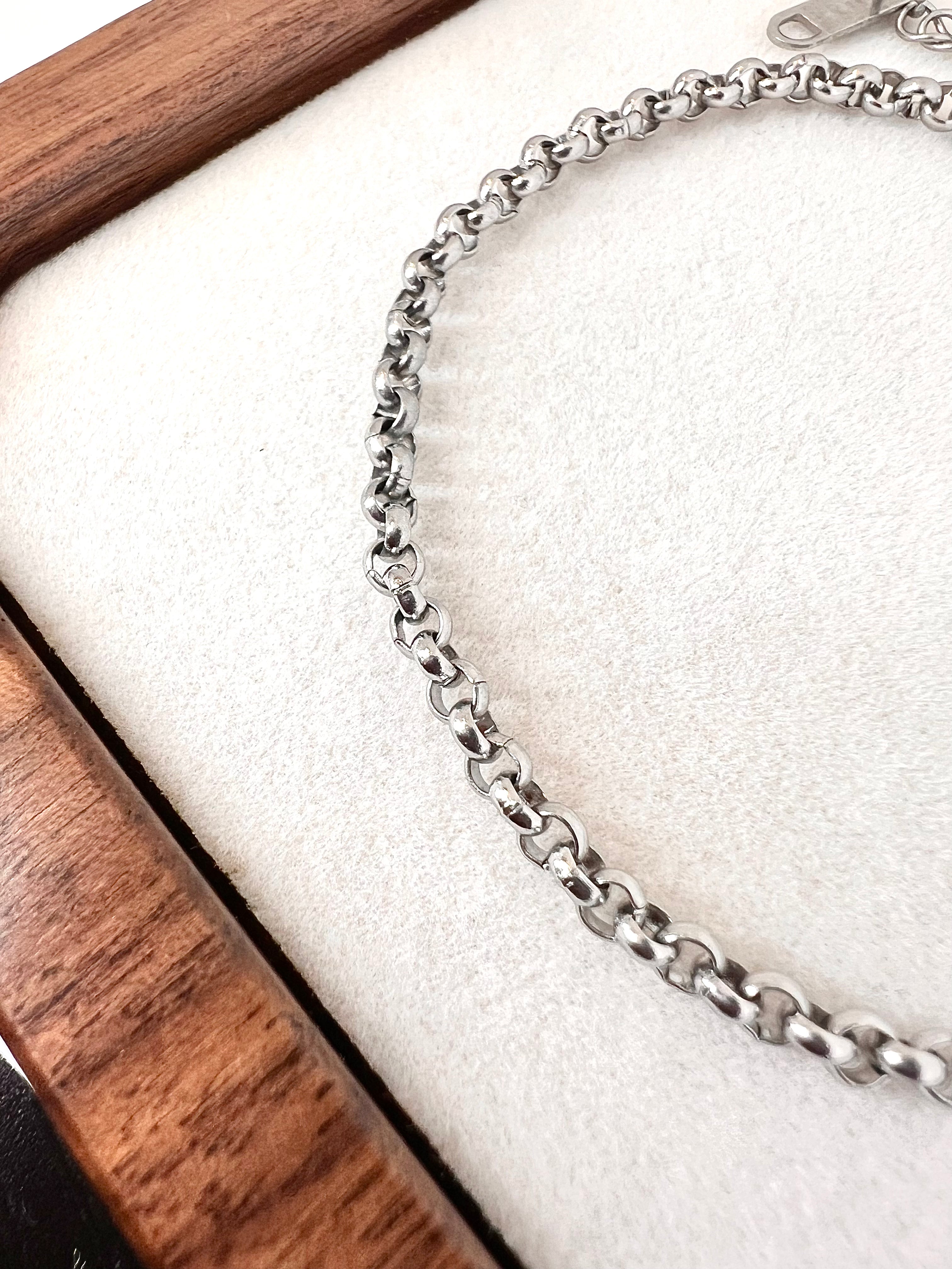 Liora Chain